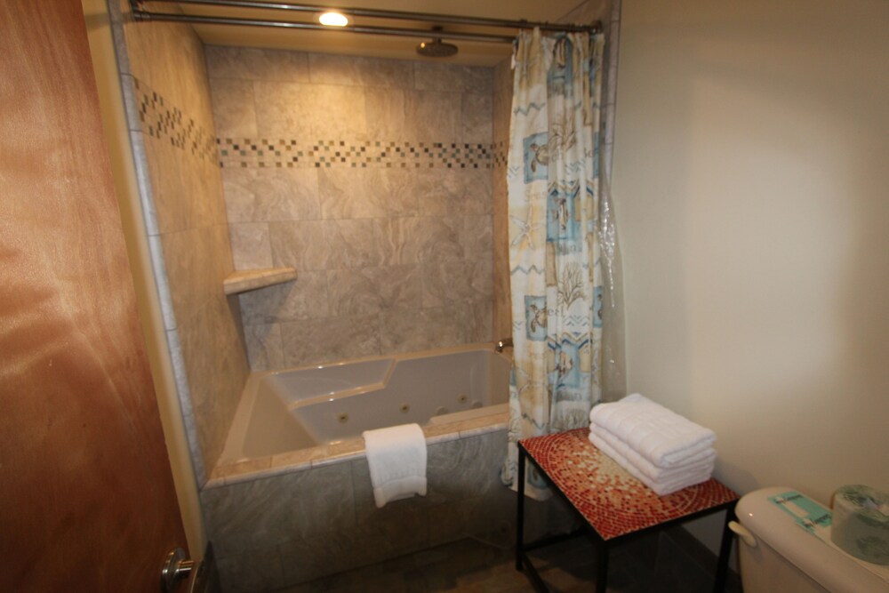 Edgewater Beach Inn - photo 60