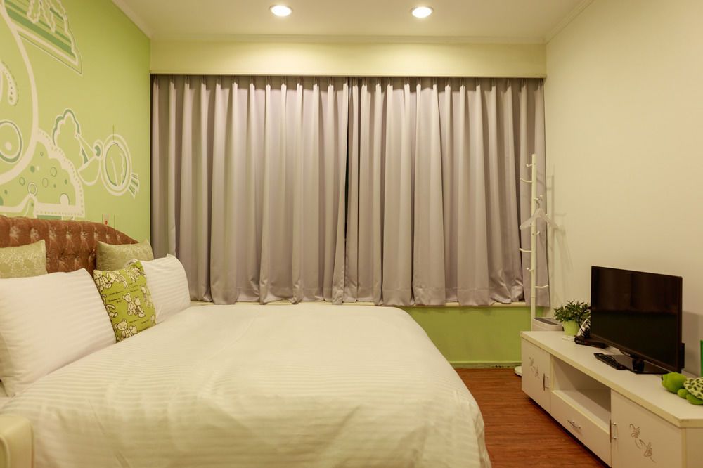 85 Holiday in Kaohsiung, Republic of China Taiwan