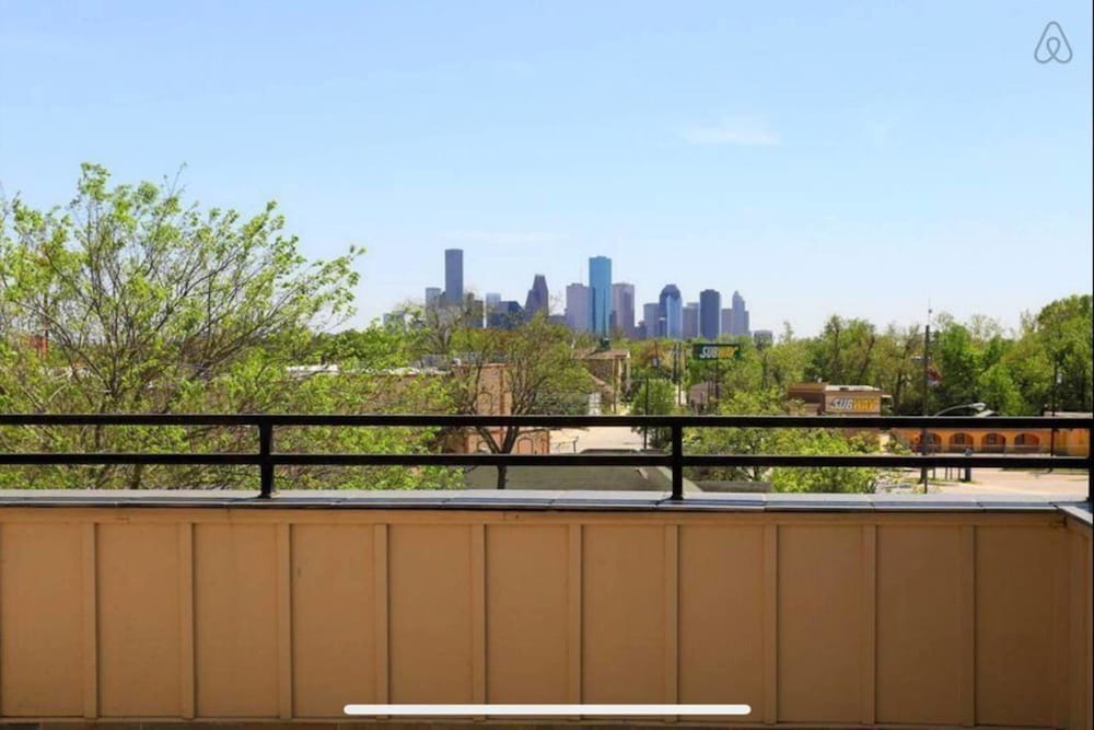 4 Story Rooftop Executive Corporate Housing - photo 40
