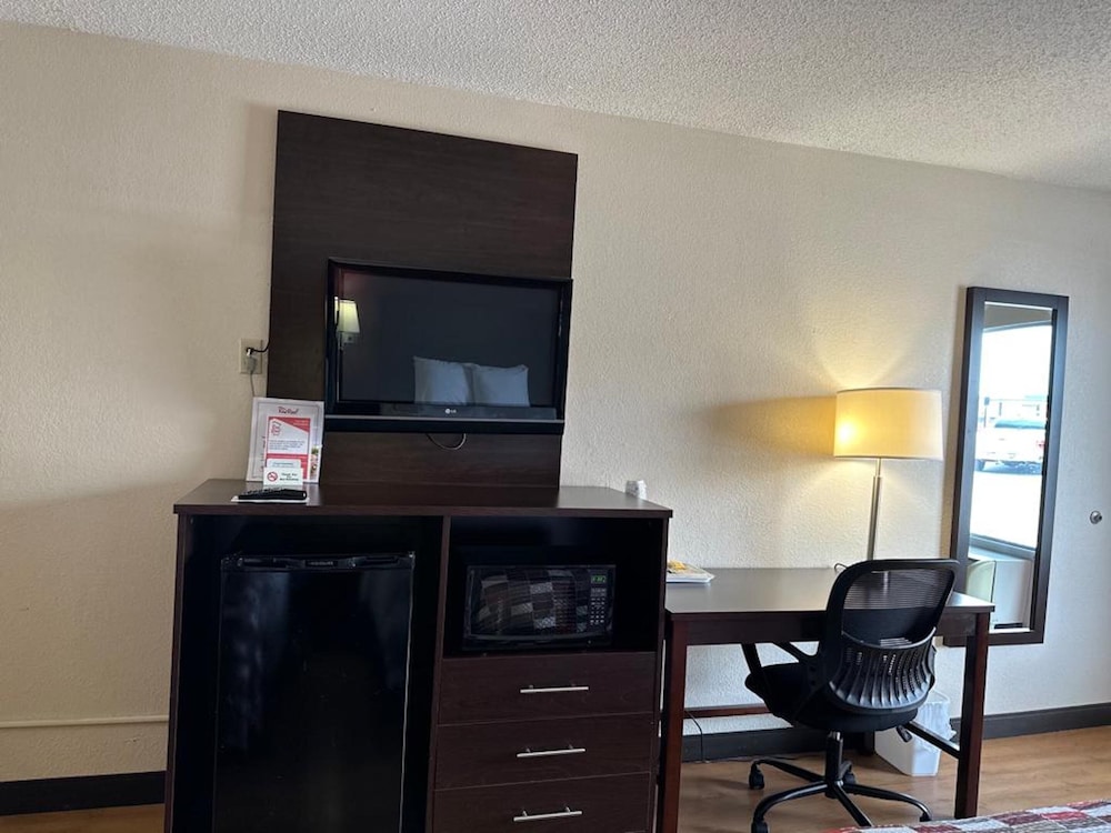 Red Roof Inn Fredericksburg South - photo 21