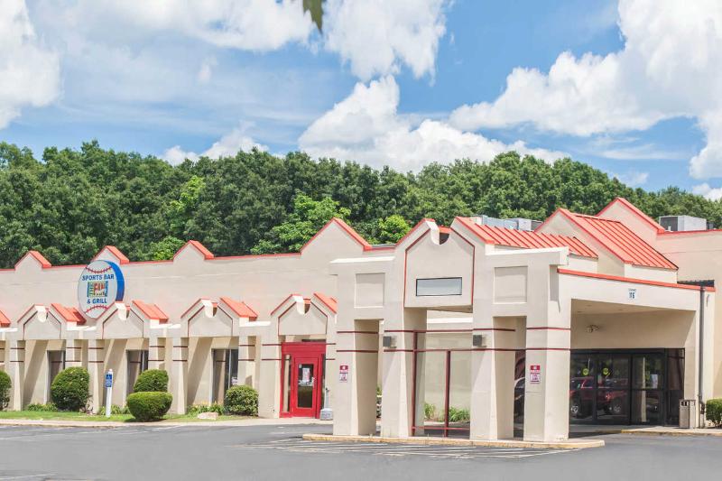 Bradley Inn - carbon neutral hotel in Windsor Locks