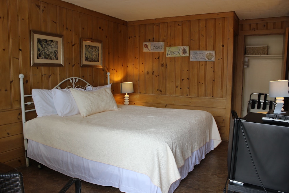 Town & Beach Motel - photo 8