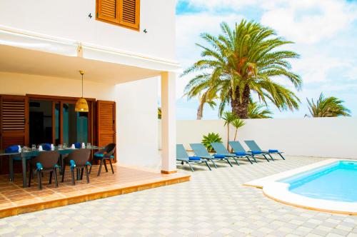 Luxury Anabel Villa — 4-Star Luxury Hotel in Costa Teguise, Spain