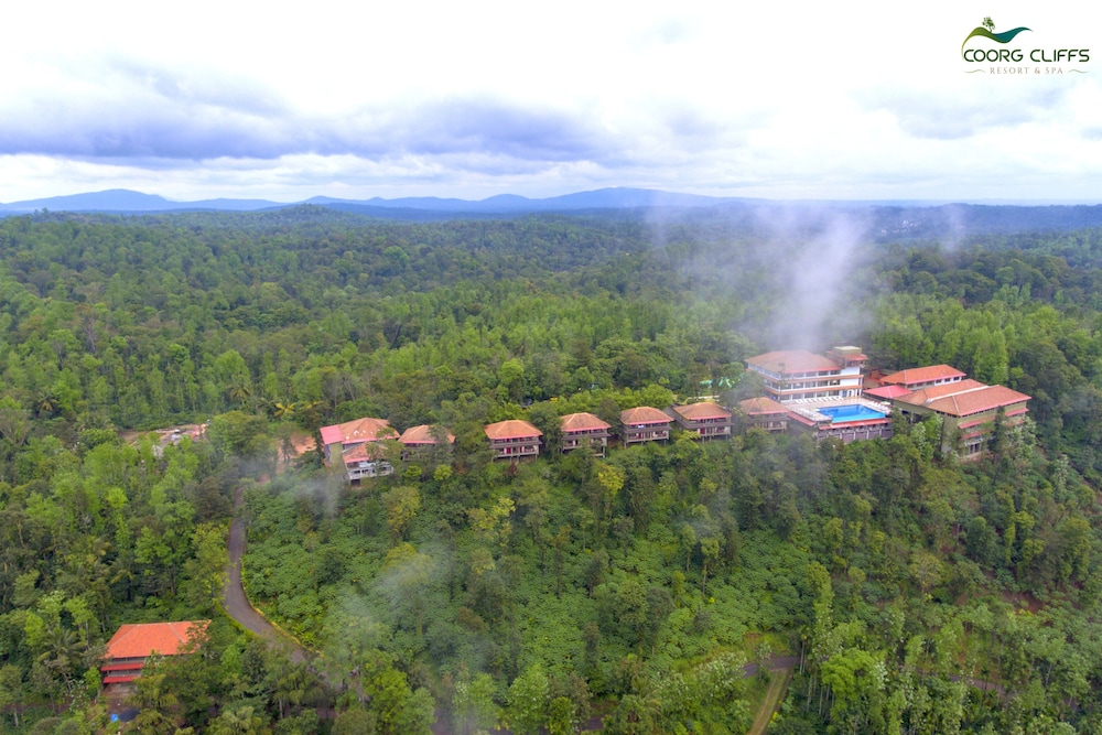 Coorg Cliffs Resort - carbon neutral hotel in Virarajendrapet