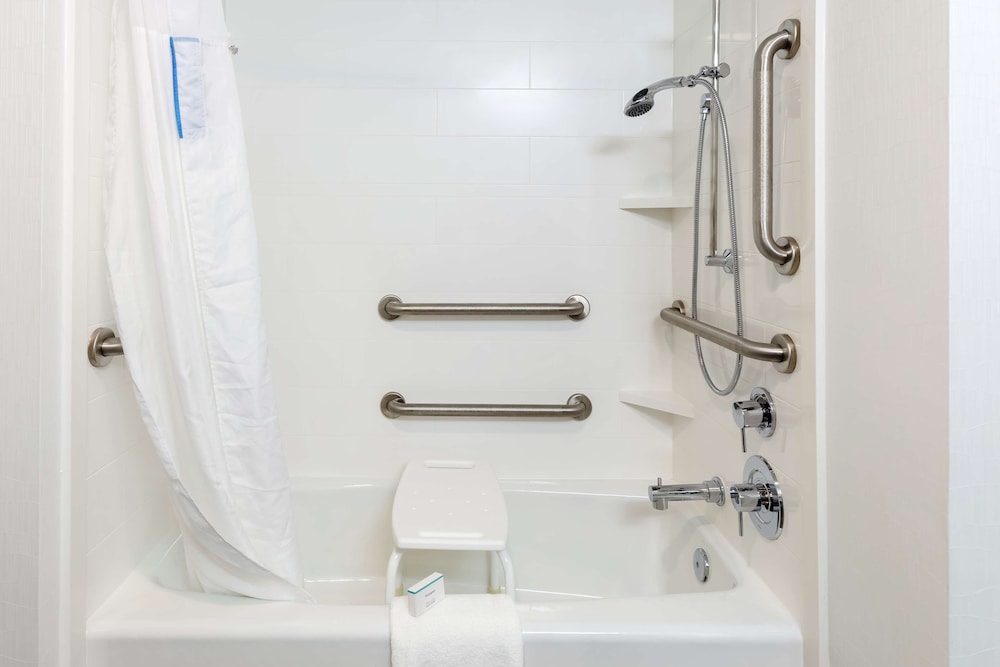 Hampton Inn Acworth - photo 24