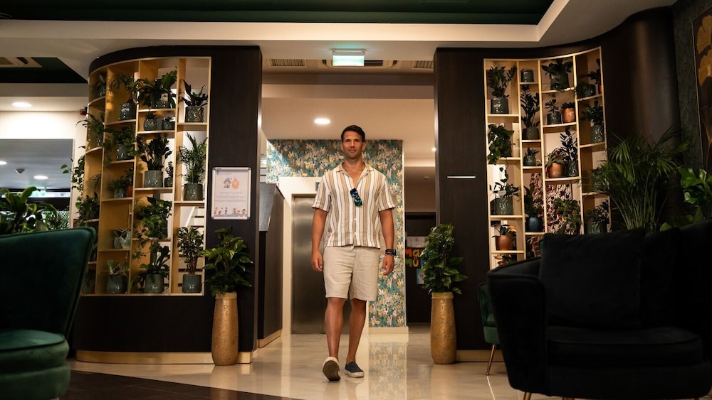 Wellamarin Hotel — Zamardi — photo 4