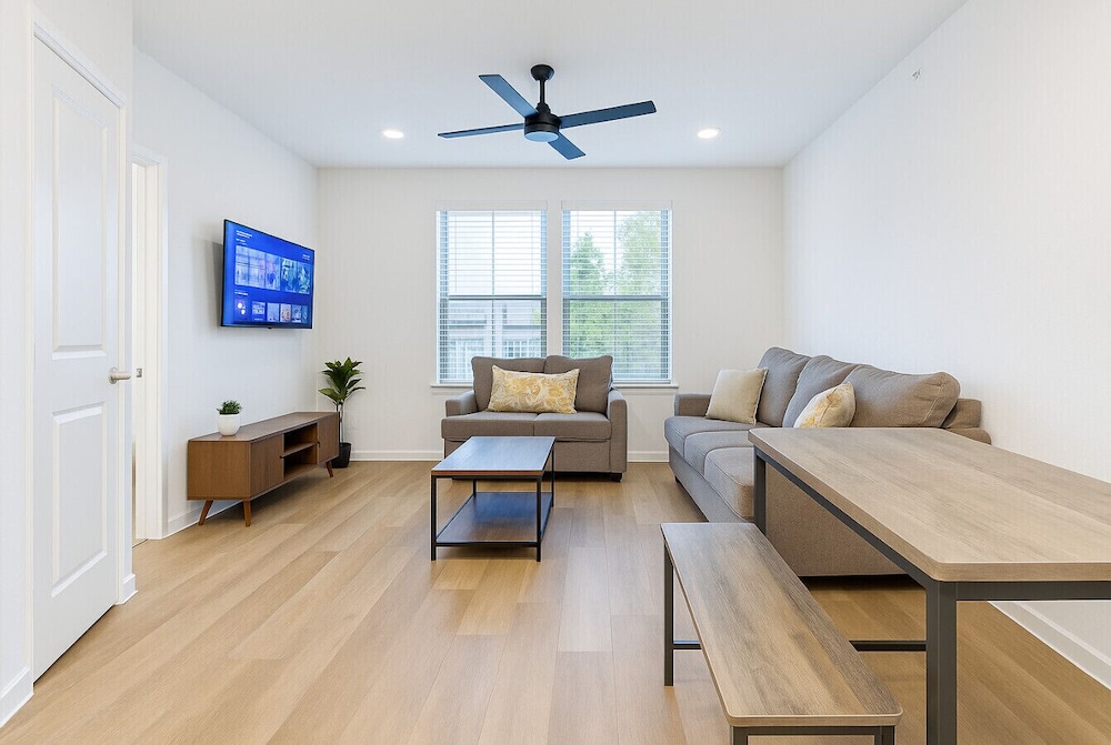 Cozy And Chic Worker Friendly 22335649 — Sherman