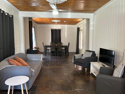 Black Range Cottage Tumbarumba — 4-Star Luxury Hotel in Tumbarumba, Australia