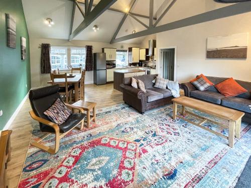 Driftwood Cottage — 4-Star Luxury Hotel in None, United Kingdom
