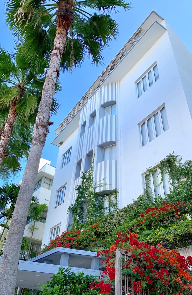 South Seas Hotel - photo 31