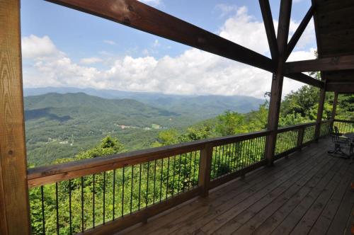 A Bear`s Retreat in Bryson City, United States