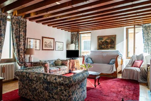 GuestHost Verona Romantic Apartment with Breathtaking Views — 4-Star Luxury Hotel in Verona, Italy