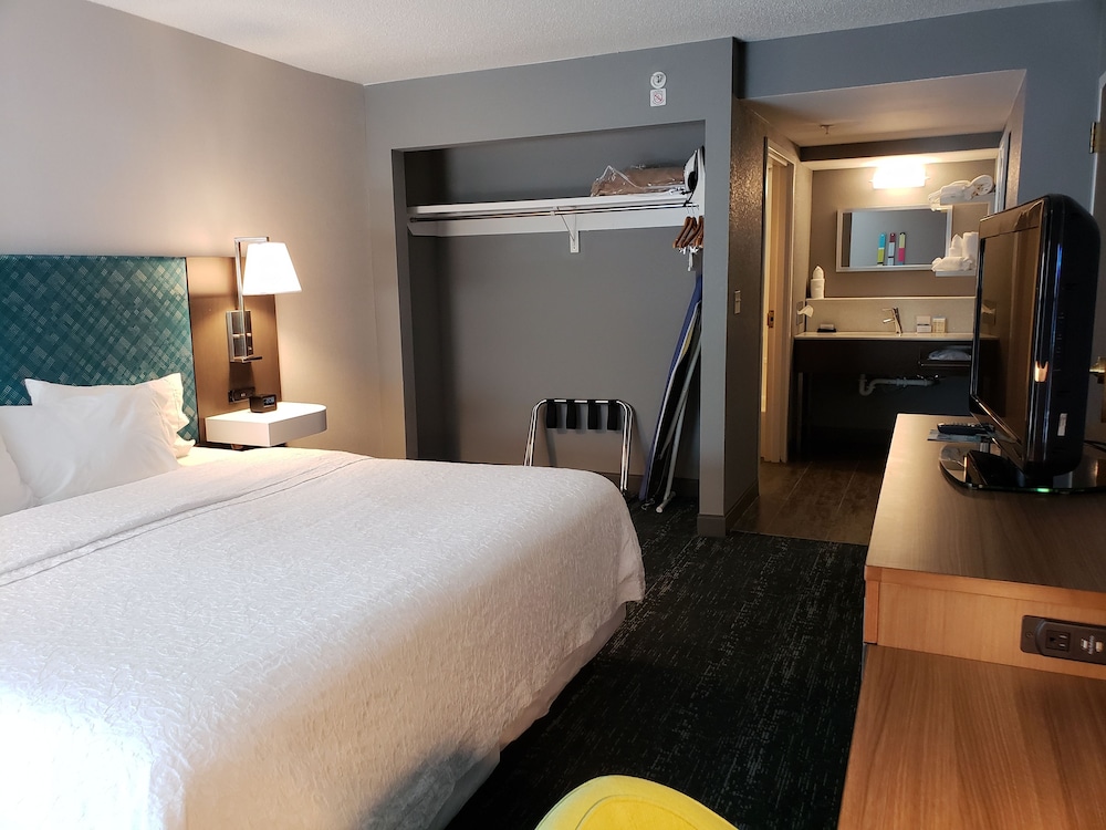 Hampton Inn & Suites Newtown - photo 25