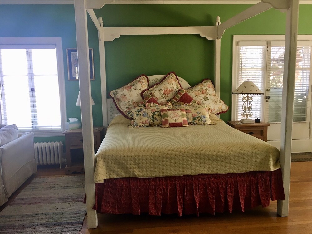 The Villa Bed & Breakfast - photo 36