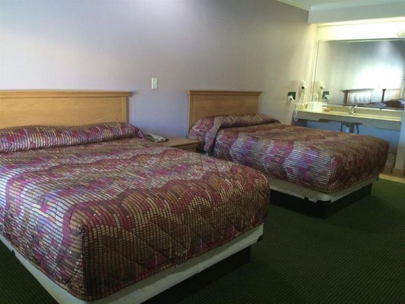 Woodland Inn and Suites - photo 12