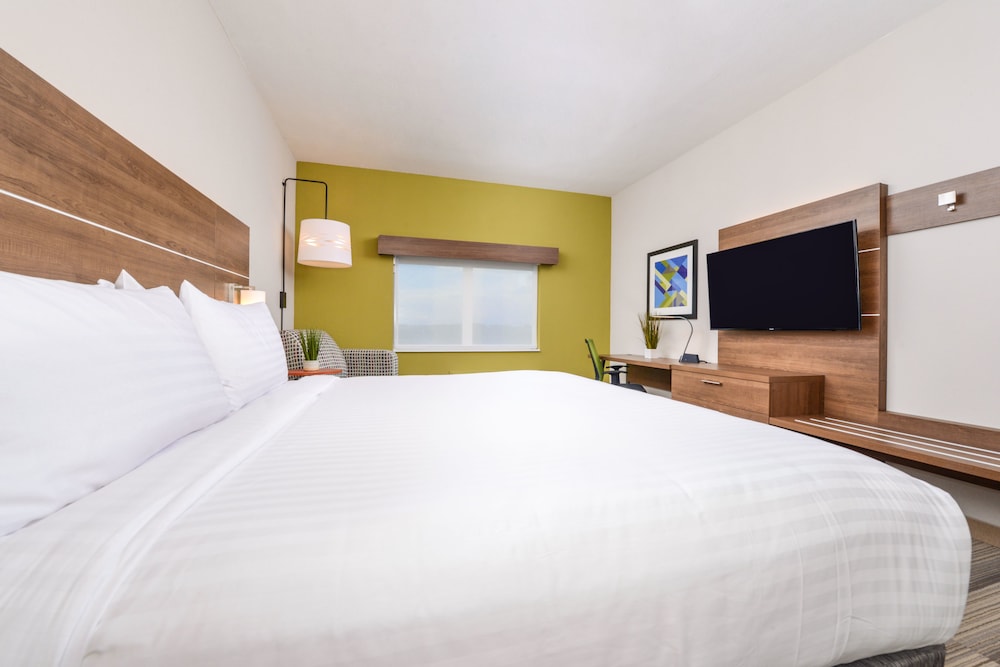 Holiday Inn Express & Suites St. Petersburg Madeira Beach by IHG - photo 23