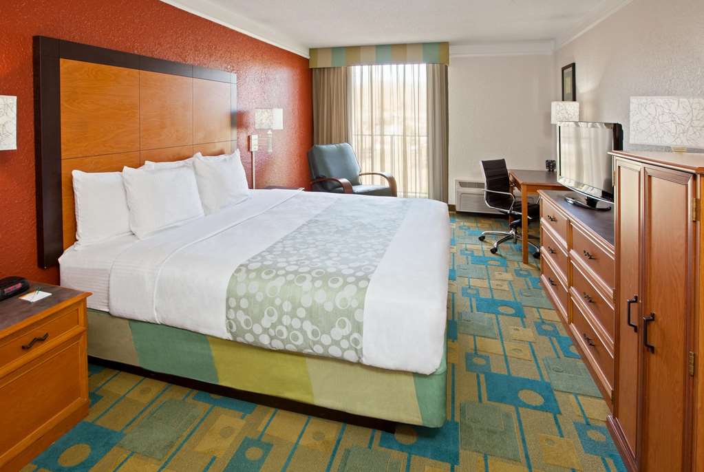 La Quinta Inn & Suites by Wyndham Nashville Airport Opryland - photo 18