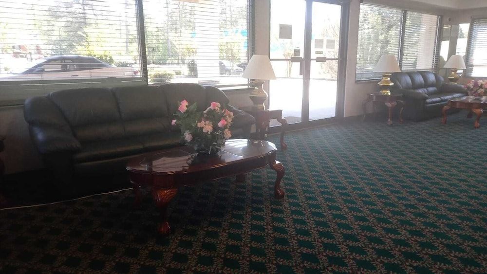 Traveler Inn and Suites - photo 17