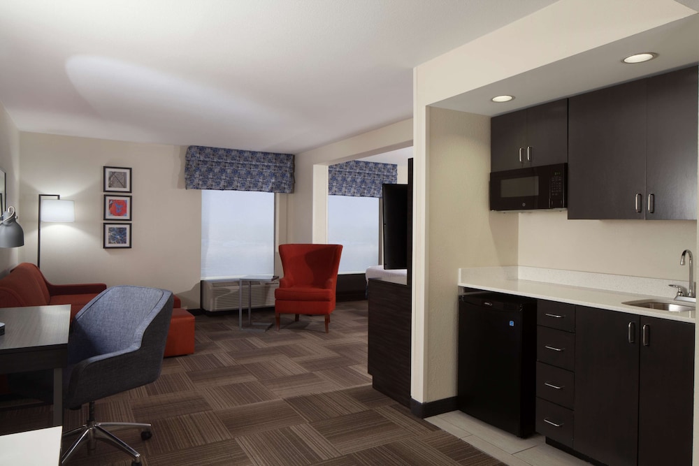 Hampton Inn Charleston Southridge - photo 9