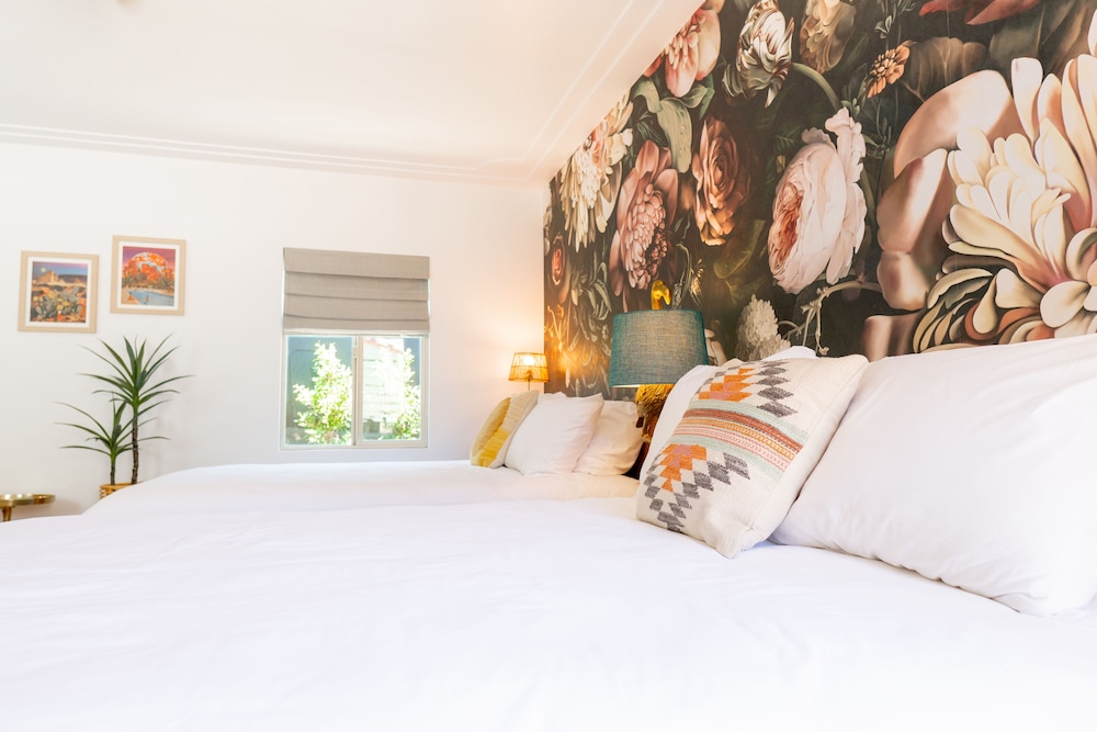 Fleur Noire Hotel 21 and Over - photo 17