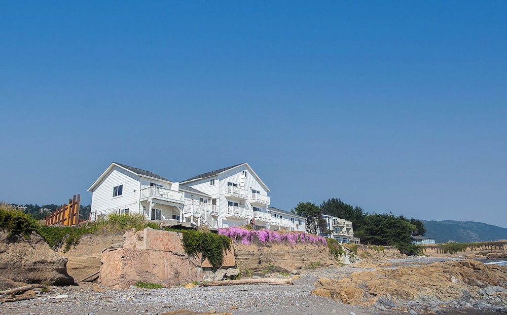 Black Sands Inn - photo 70