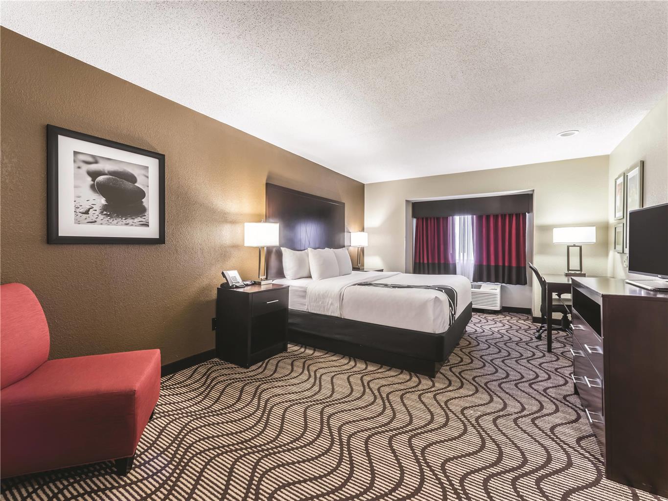 La Quinta Inn & Suites by Wyndham Collinsville St. Louis - photo 17