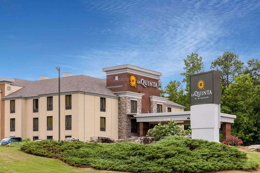 La Quinta Inn & Suites by Wyndham Covington - featured photo