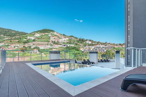 Sunflower Apartment — 4-Star Luxury Hotel in Canico, Portugal