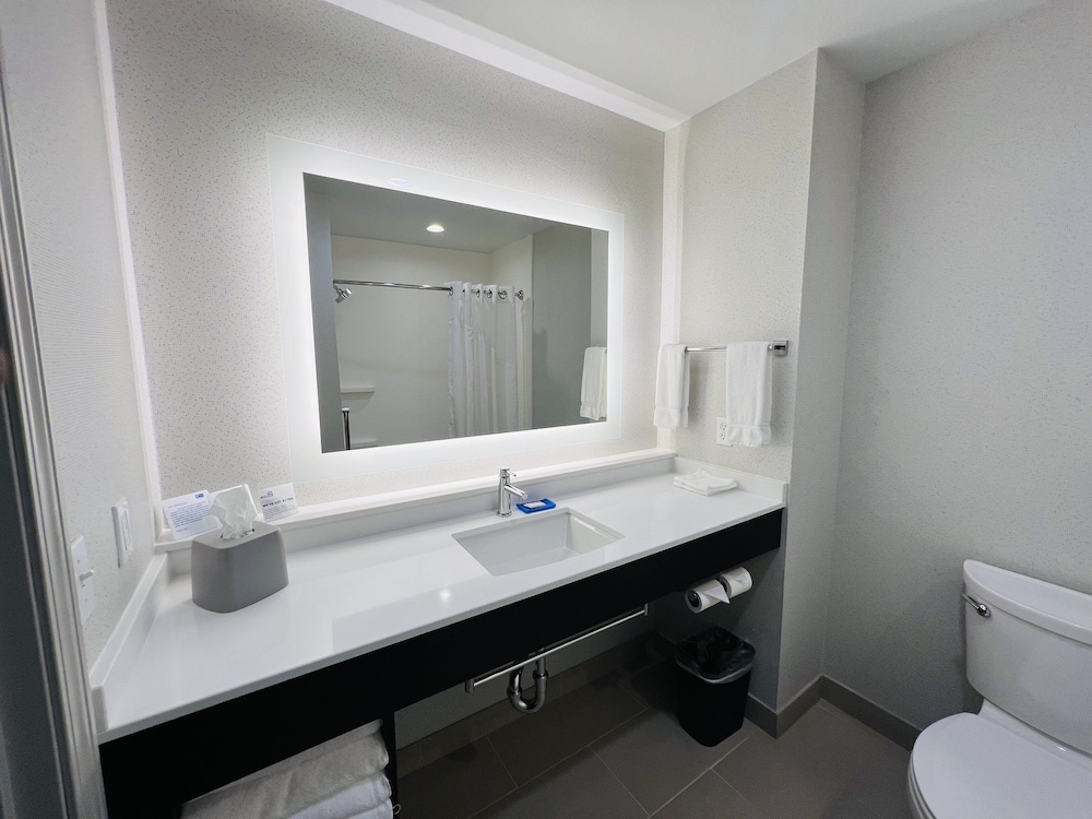 Holiday Inn Express & Suites Salinas by IHG - photo 18