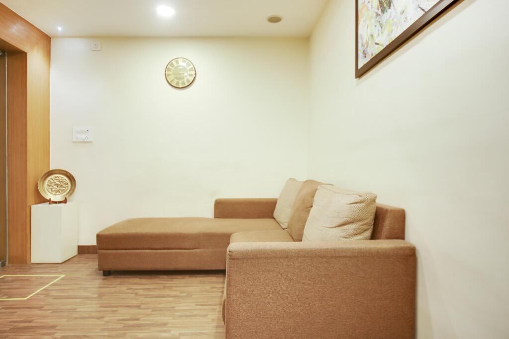 Oyo 75117 T Hotels - last minute hotel in Chennai