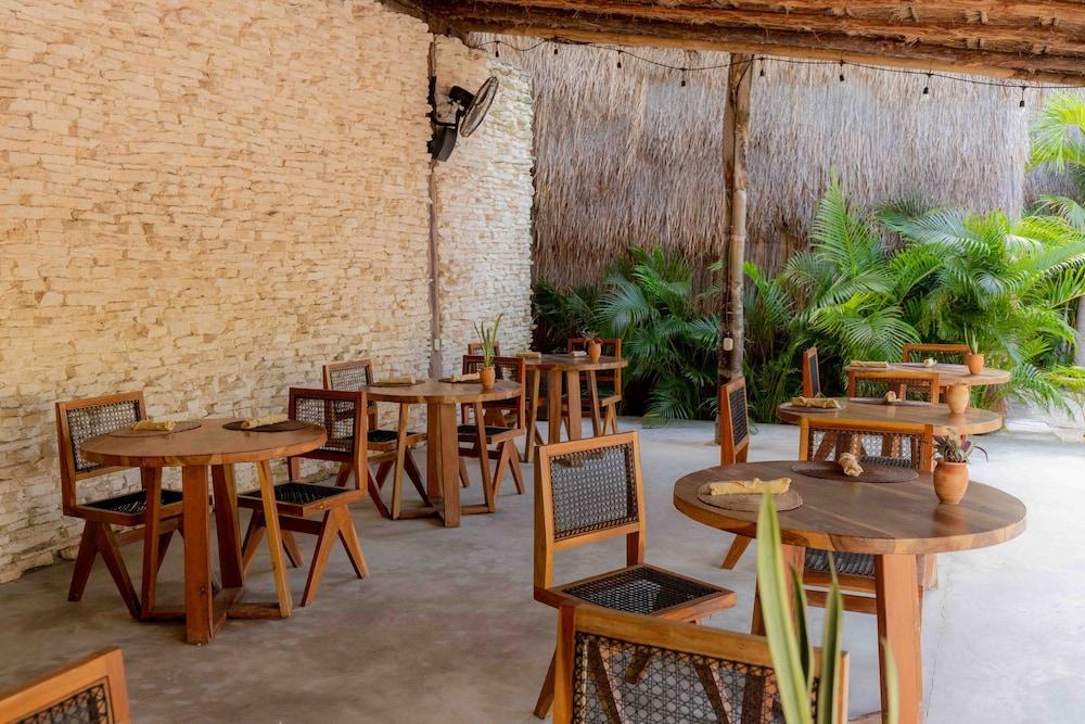 Radhoo Tulum