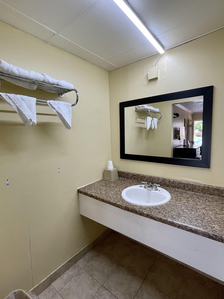 Economy Motel - photo 7