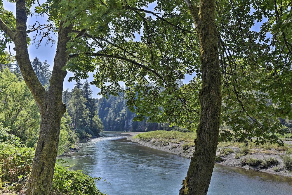 Waterfront Troutdale Hideaway Sandy River Fishing — hotel in Troutdale