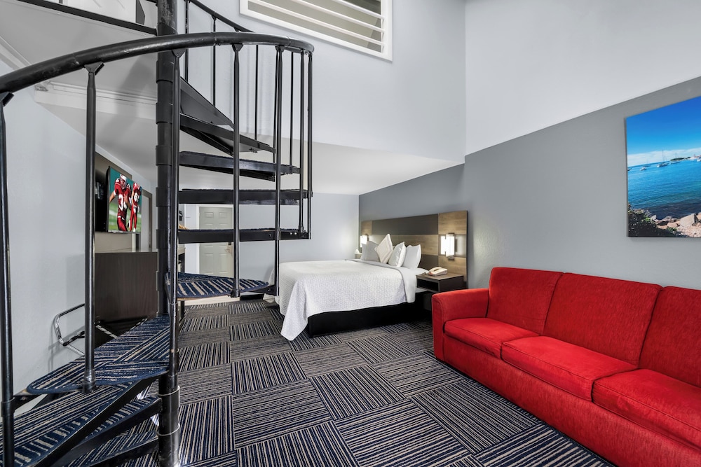 Admiralty Inn & Suites a Red Collection Hotel - photo 30