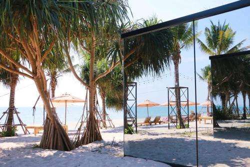 Mirror Mirror Hotel Cafe & Restaurant in Rayong, Thailand