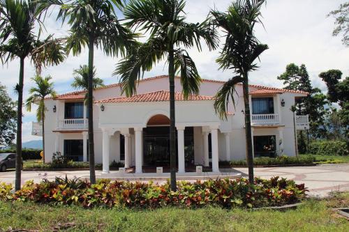 Hotel Reina Victoria — hotel in Guamal