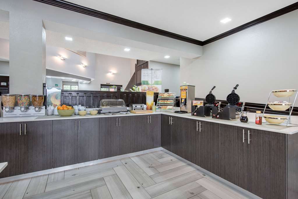 Quality Inn & Suites Brownsburg Indianapolis West - photo 36