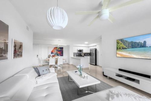 Aventura Mall Apt with Pool a Tennis Court and Free parking — 4-Star Luxury Hotel in Aventura, United States