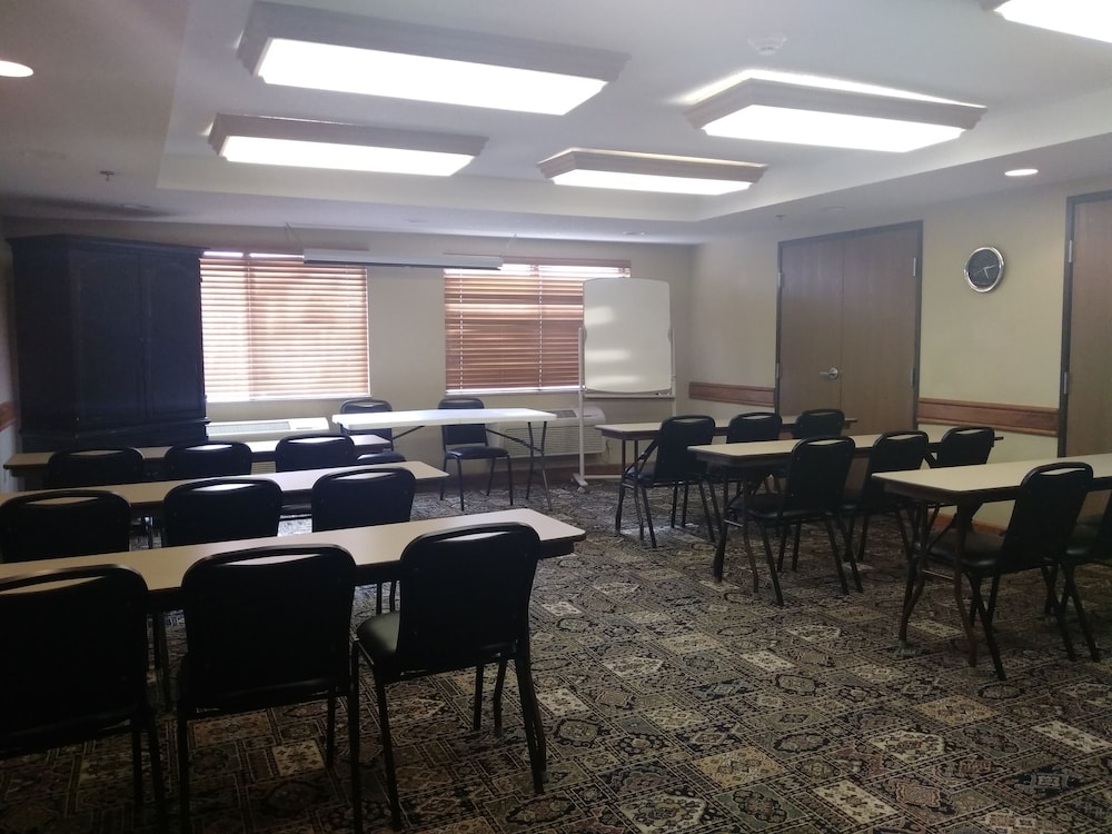 Madelia Hotel & Suites - photo 55