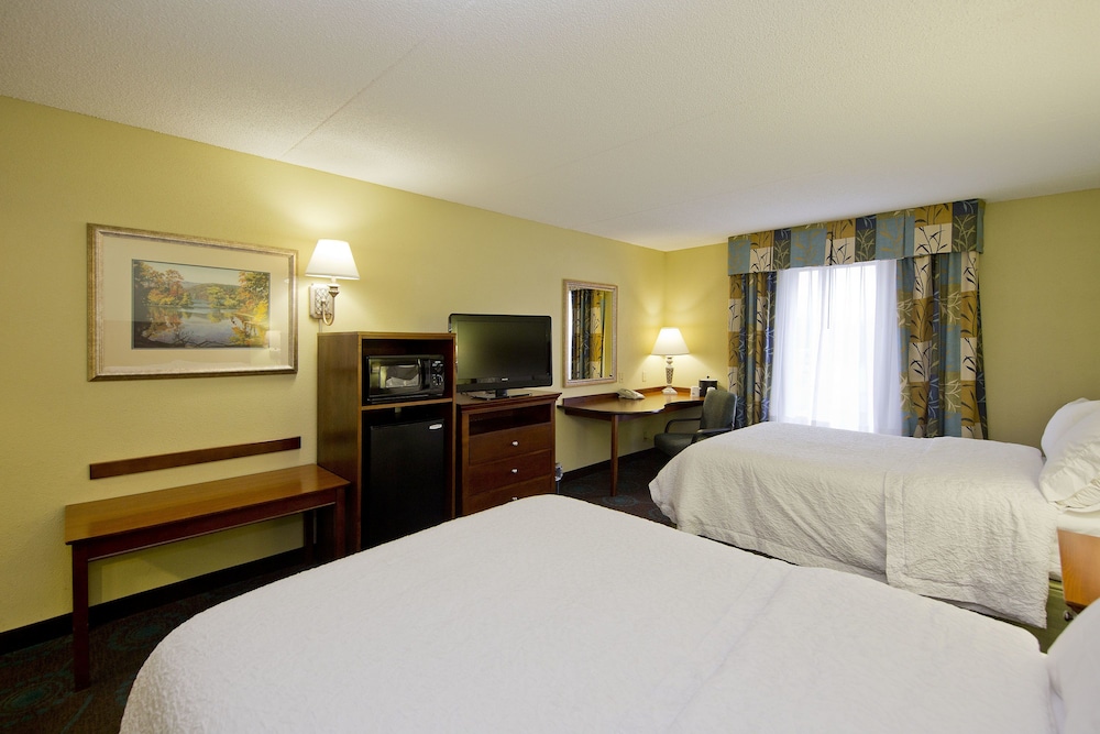 Hampton Inn Martinsburg South Inwood - photo 10