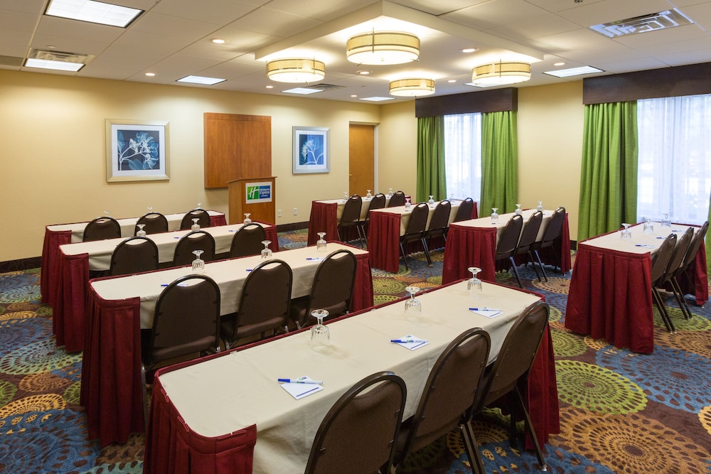 Holiday Inn Express & Suites Jacksonville Airport by IHG - photo 54