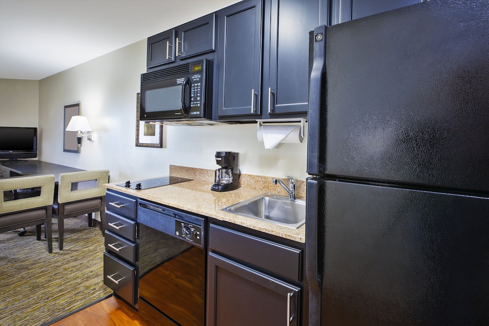 Candlewood Suites Indianapolis Airport by IHG - photo 12