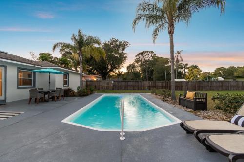Tropical Retreat with Heated Pool & Firepit in Clearwater, United States