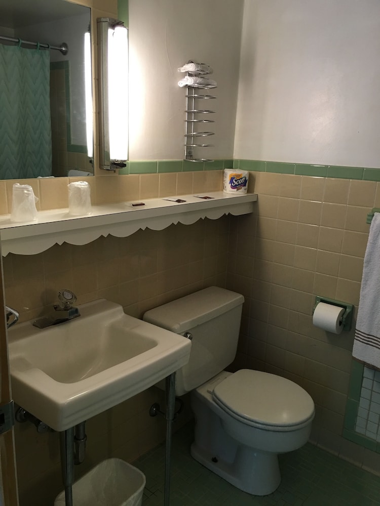 Relax Inn Altoona - photo 61