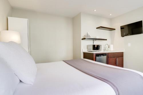 DuPont Place Boutique Inn - photo 72