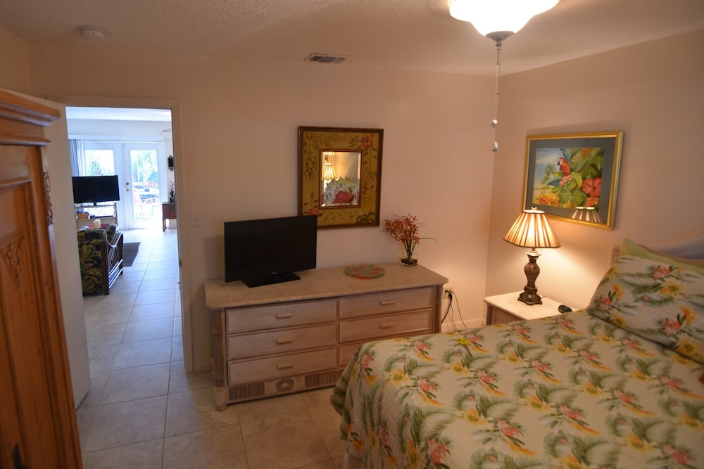 Oasis at John's Pass Madeira Beach - photo 7