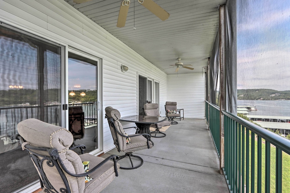 Lakefront Balcony And Pool Access Camdenton Condo — Camdenton — photo 2