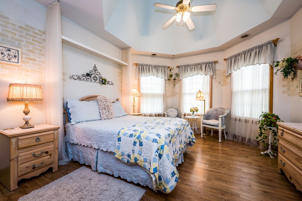 Blue Jay Manor - photo 3