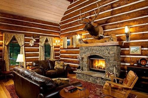 Luxury Quintessential Montana Retreat in Big Sky, United States