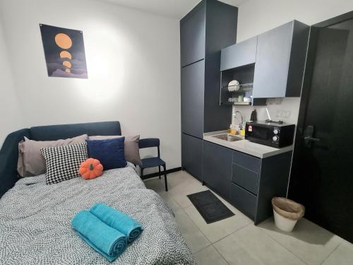 Blue Small Studio Near KLCC — 4-Star Luxury Hotel in Kuala Lumpur, Malaysia